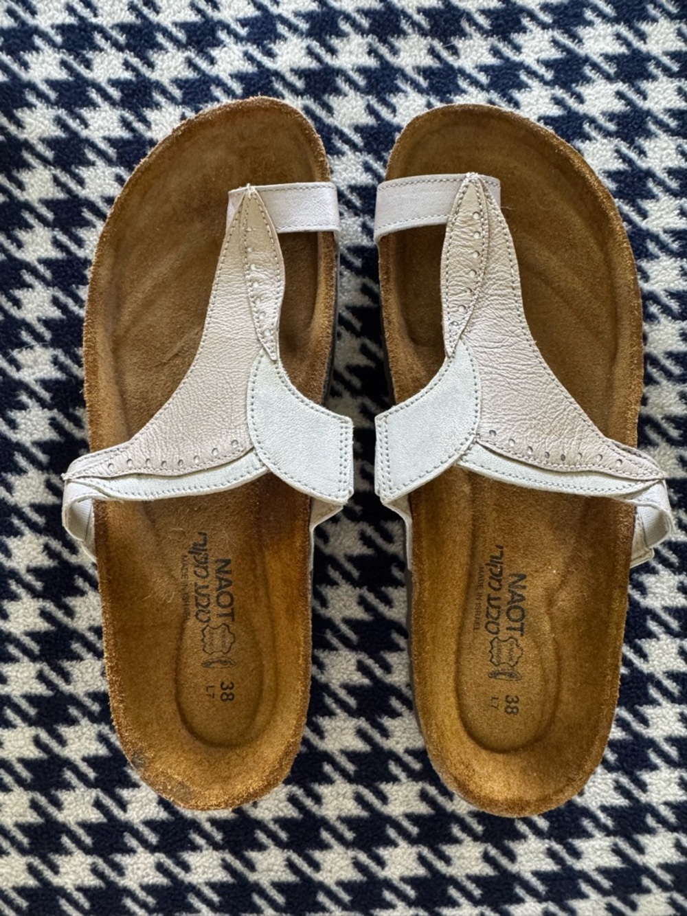 Naot Women’s Pearl and Champagne Vintage Leather Thong Sandals NWOT